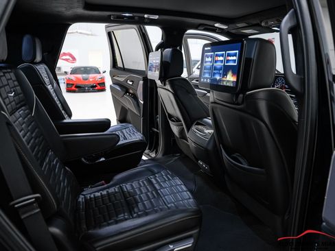 Used 2023 Cadillac Escalade V AWD/4WD image 59