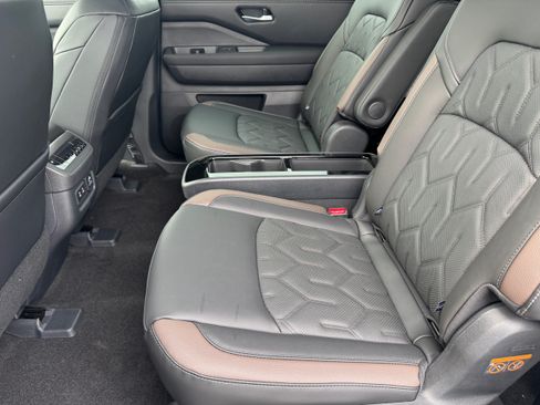 New 2026 Nissan Pathfinder Platinum AWD/4WD image 23