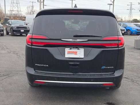 Certified 2024 Chrysler Pacifica Select image 12