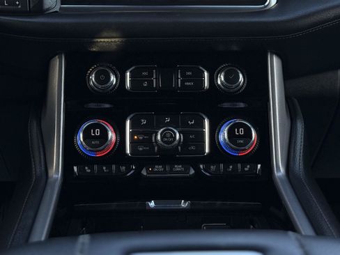 Used 2022 GMC Yukon Denali AWD/4WD image 19