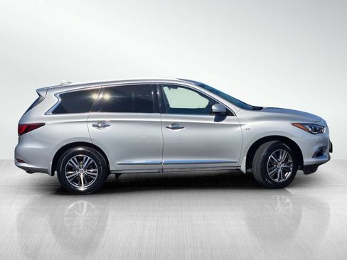 Used 2020 INFINITI QX60 Luxe w/ Essential Package FWD image 3