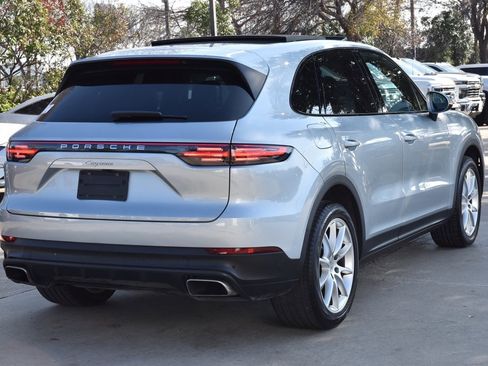 Used 2023 Porsche Cayenne Platinum Edition image 8