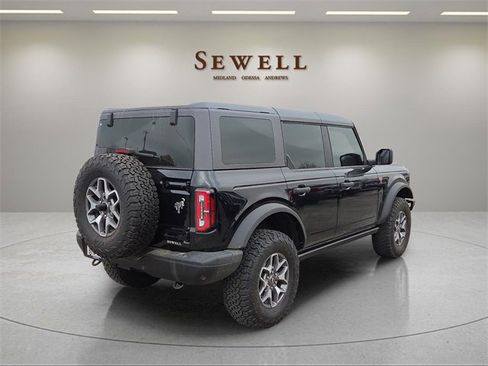 Used 2024 Ford Bronco Badlands image 4