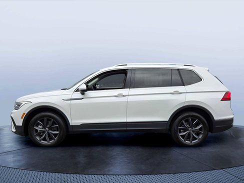 Used 2023 Volkswagen Tiguan SE FWD image 3