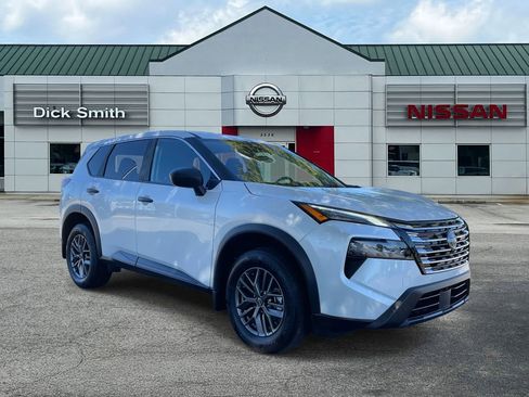 Used 2025 Nissan Rogue S image 1