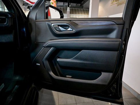 Used 2024 Chevrolet Suburban LT w/ Luxury Package image 28