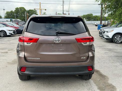 Used 2018 Toyota Highlander XLE FWD image 11