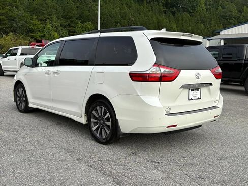 Used 2020 Toyota Sienna Limited Premium w/ Carpet Mat Package AWD/4WD image 7