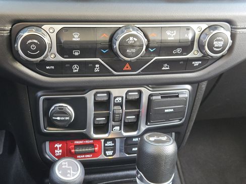 Used 2024 Jeep Wrangler Unlimited Rubicon image 22