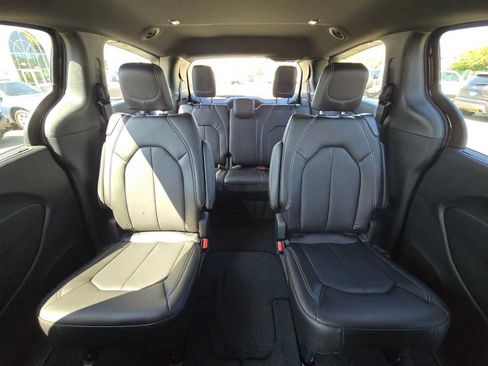 New 2026 Chrysler Pacifica Select FWD image 18