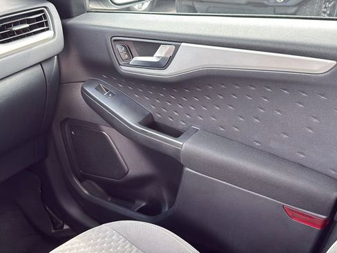 Used 2020 Ford Escape SE image 29