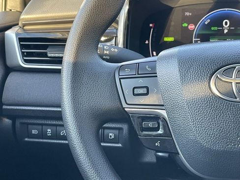 Used 2025 Toyota Camry LE image 13