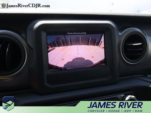 Used 2023 Jeep Wrangler Unlimited AWD/4WD image 32