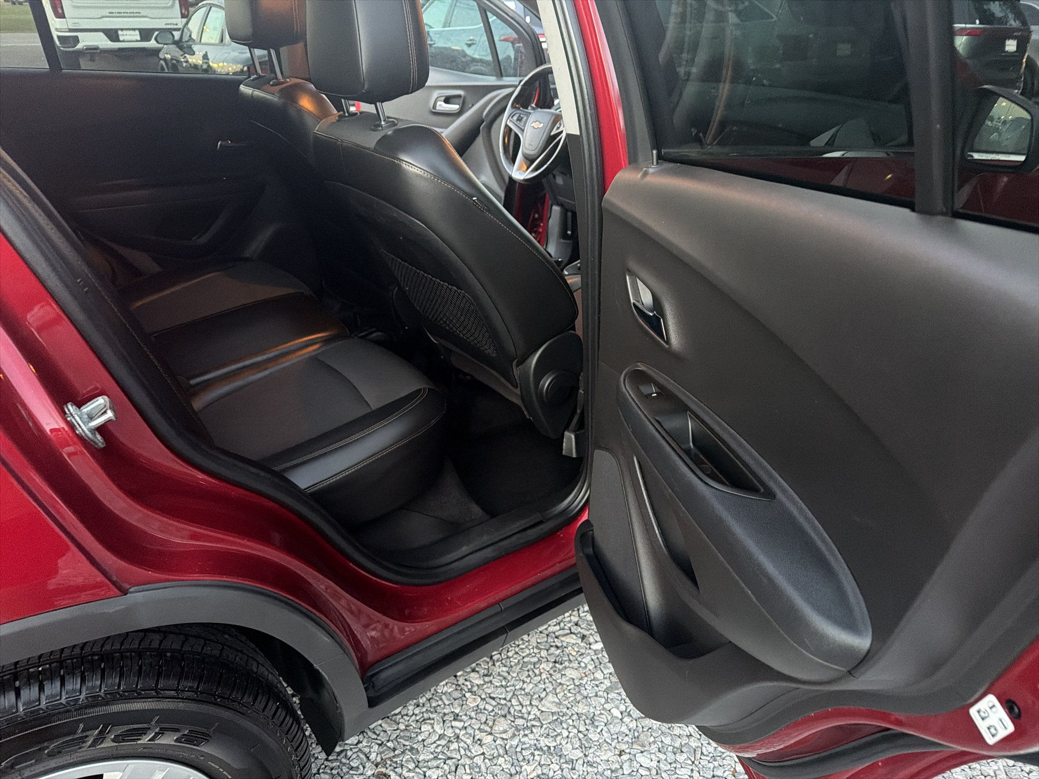 Used 2018 Chevrolet Trax LT w/ LT Convenience Package FWD image 21