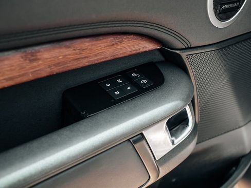 Used 2019 Land Rover Discovery HSE AWD/4WD image 24