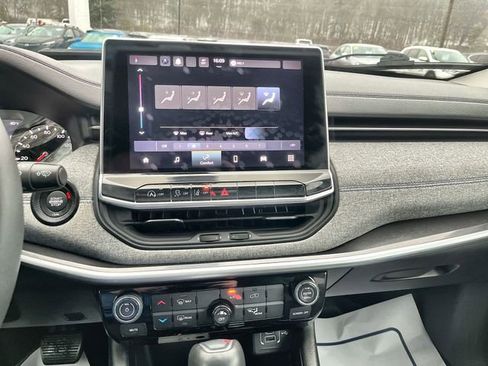 Used 2022 Jeep Compass Latitude image 18