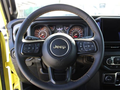 Used 2024 Jeep Gladiator Sport image 13