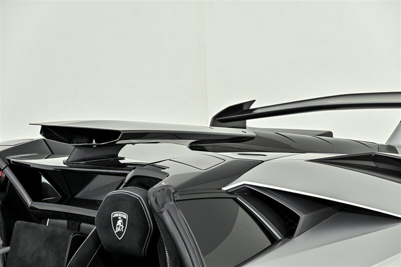 Used 2020 Lamborghini Aventador SVJ AWD/4WD image 14