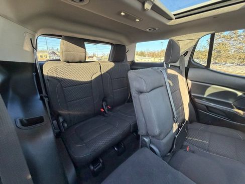 Used 2017 GMC Acadia SLE image 8