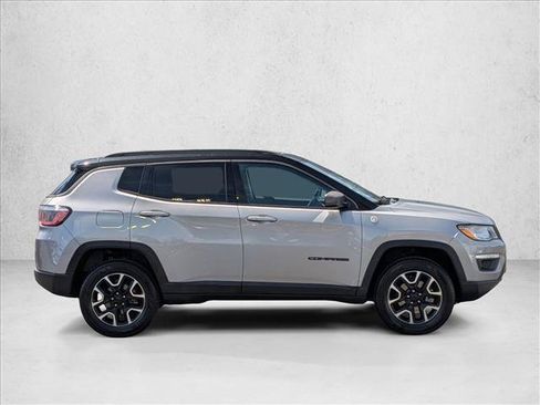 Used 2019 Jeep Compass Trailhawk w/ Leather Interior Group AWD/4WD image 4
