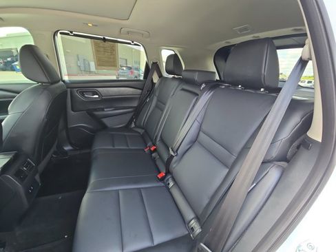 Used 2024 Nissan Rogue SV w/ SV Premium Package FWD image 19