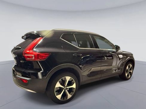 Used 2023 Volvo XC40 B5 Plus w/ Protection Package Premier AWD/4WD image 4