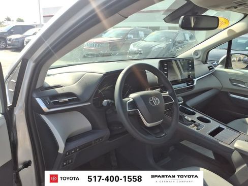 Used 2023 Toyota Sienna XLE w/ XLE Plus Package AWD/4WD image 14
