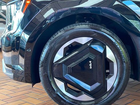 Used 2024 Kia EV9 Land image 6