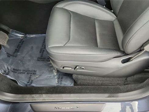Used 2026 Tesla Model Y Long Range image 33