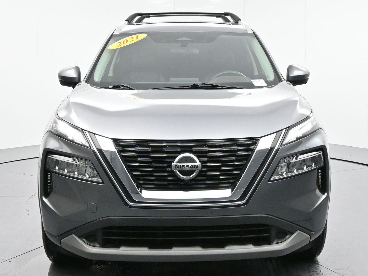 Used 2021 Nissan Rogue SV w/ Premium Package FWD image 2