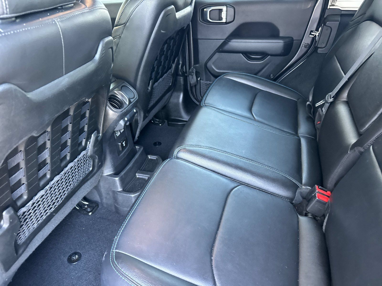 Used 2022 Jeep Wrangler Unlimited Rubicon 4xe w/ Cold Weather Group AWD/4WD image 14