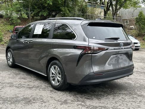 Used 2024 Toyota Sienna XLE w/ XLE Plus Package AWD/4WD image 32