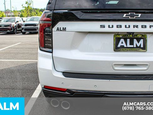 Used 2025 Chevrolet Suburban Z71 AWD/4WD image 12