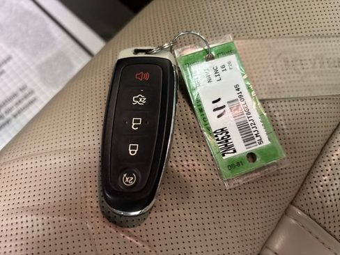 Used 2016 Lincoln Navigator Select AWD/4WD image 29