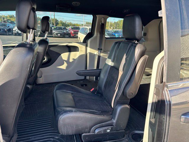 Used 2019 Dodge Grand Caravan SXT FWD image 13