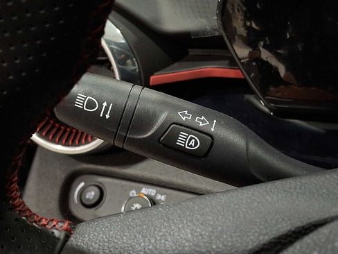 Used 2024 Chevrolet Trax RS w/ Sunroof Package image 24