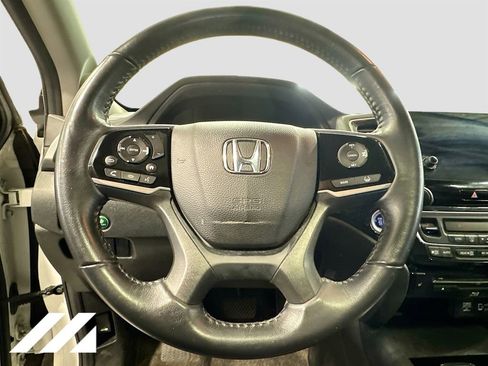 Used 2022 Honda Pilot Touring image 11