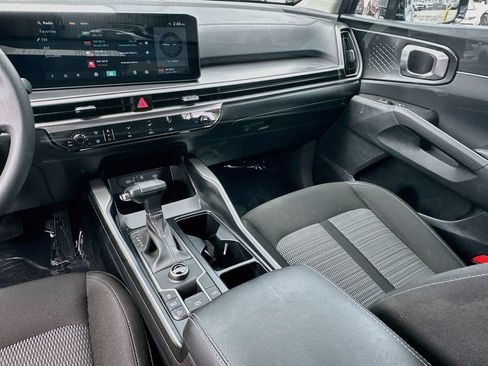 Certified 2025 Kia Sorento LX FWD image 21