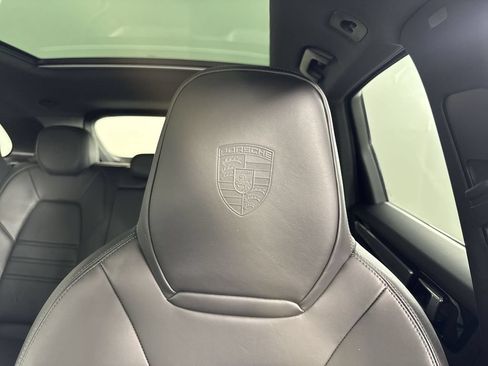 Certified 2023 Porsche Cayenne Platinum Edition AWD/4WD image 40