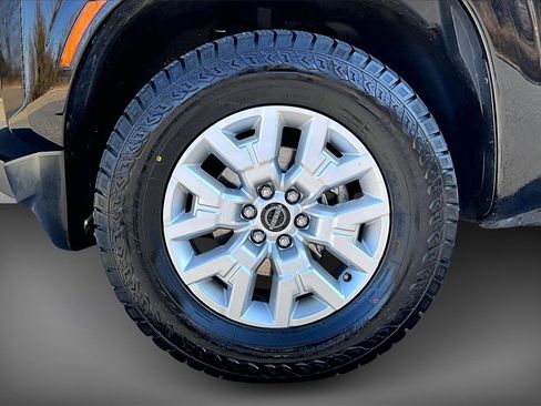 Used 2023 Nissan Frontier SV image 32