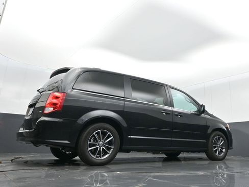 Certified 2017 Dodge Grand Caravan SXT image 31