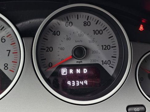 Used 2012 Volkswagen Routan SE image 6