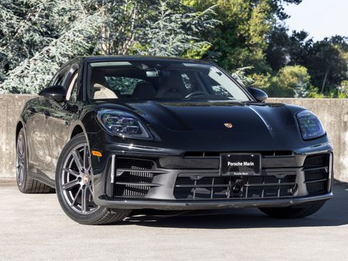 Certified 2025 Porsche Panamera RWD image 6