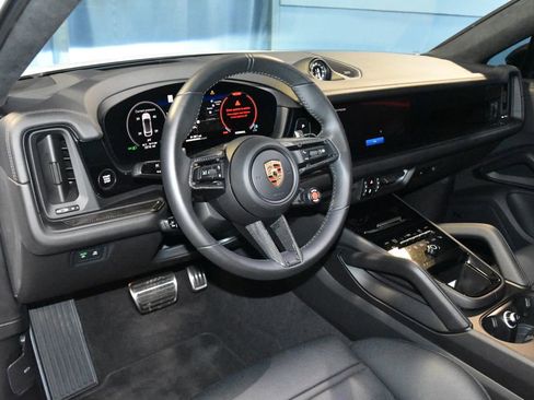 Certified 2024 Porsche Cayenne Turbo GT image 5