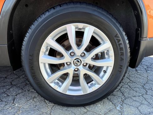 Used 2018 Nissan Rogue SV AWD/4WD image 11