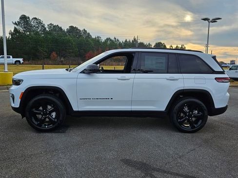 New 2025 Jeep Grand Cherokee Limited w/ Luxury Tech Group II RWD image 5