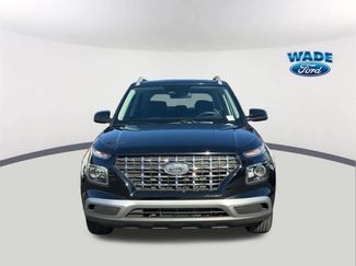 Used 2023 Hyundai Venue SEL video 2