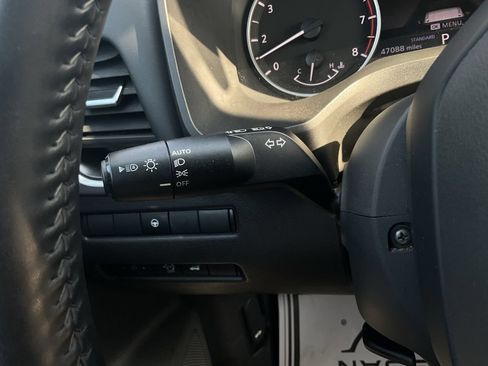 Used 2025 Nissan Rogue SV FWD image 34