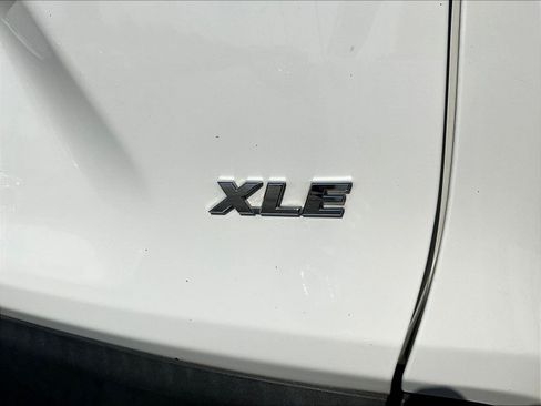 Used 2019 Toyota RAV4 XLE FWD image 24