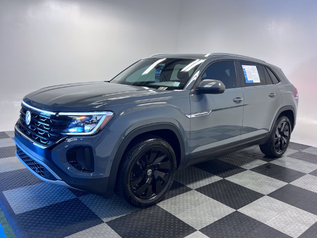Certified 2026 Volkswagen Atlas Cross Sport SE w/ Panoramic Sunroof Package FWD image 3